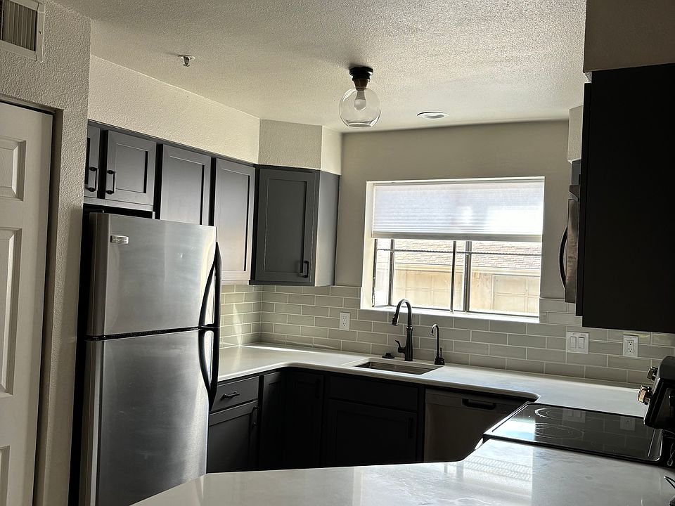 1st image of 575 Manhattan Dr