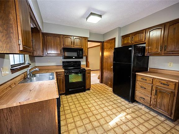 3rd image of 1319 Selkirk Ln