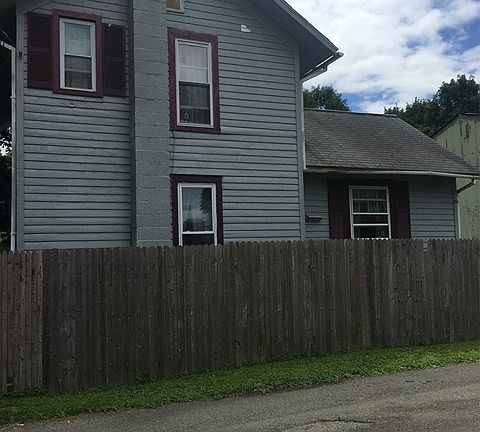 4th image of 310 W 4th St