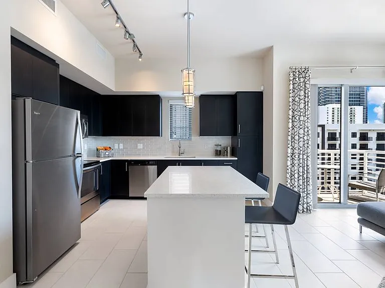 250 SW 11th St #201 — Photo 27