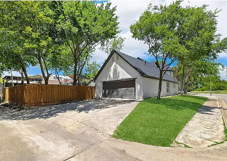 9690 Fallbrook Dr — Photo 29