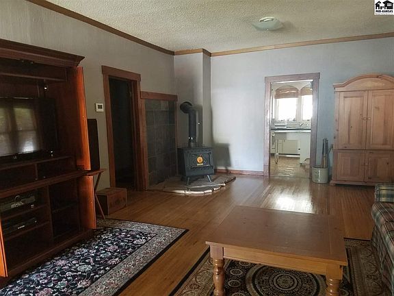 4th image of 1423 N Main St