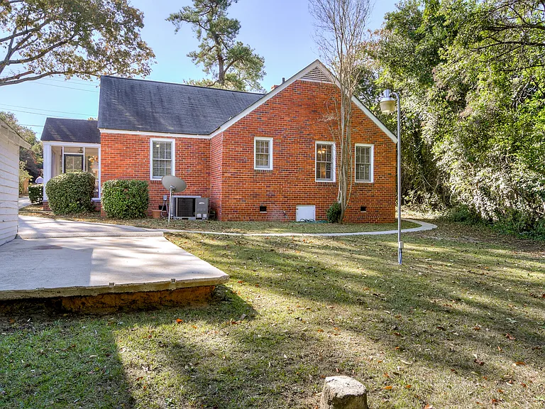 2631 Oakland Ave — Photo 42