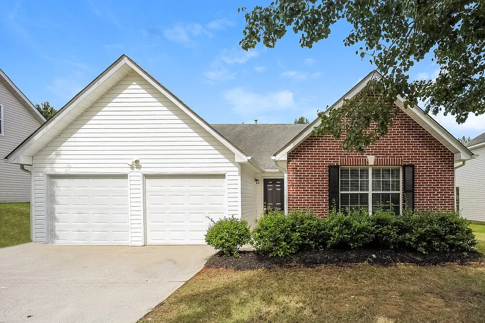 3 bed, 2.0 bath, 1856 sqft, $2,580 — Photo 1