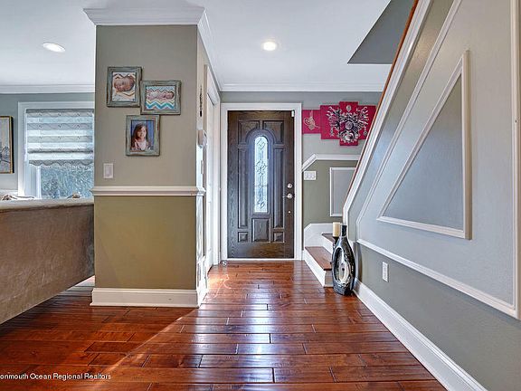 4th image of 13 Cedar Hill Ln