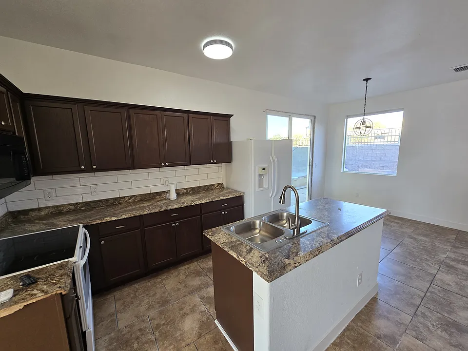 5117 S 15th Pl
