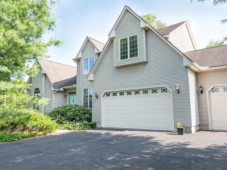 18 Bayberry Dr — Photo 6