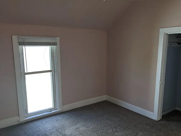 326 E Hickory St — Photo 8