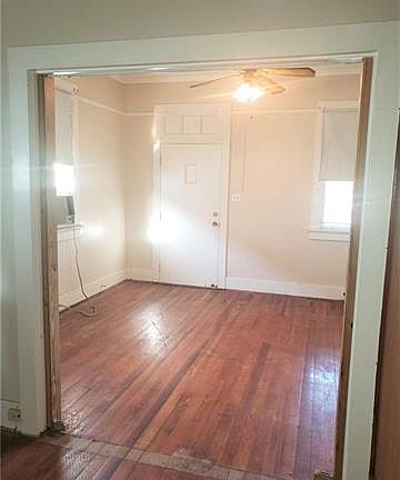 5th image of 829-31 Monroe St