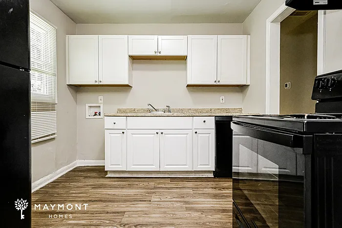 1044 Valley View Rd SE — Photo 6