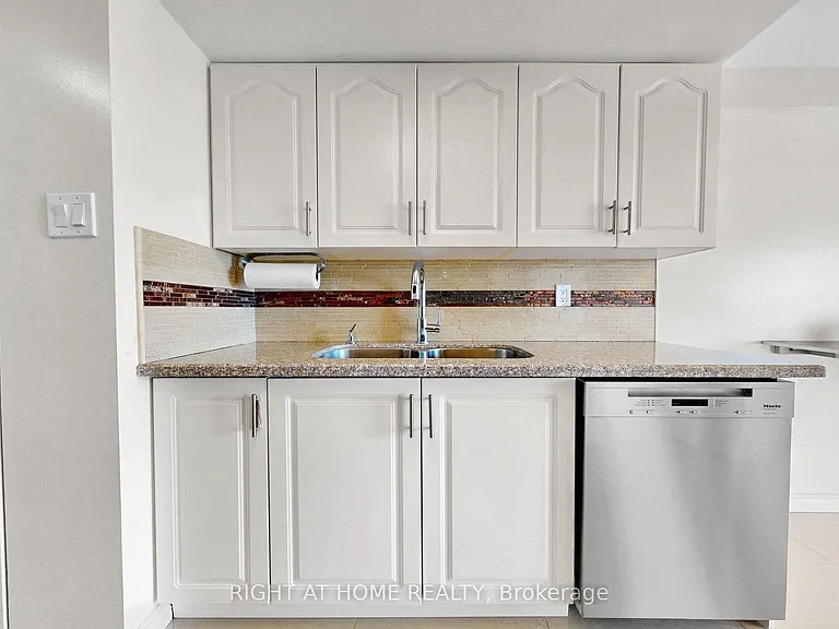 7805 Bayview Ave #1120 — Photo 14