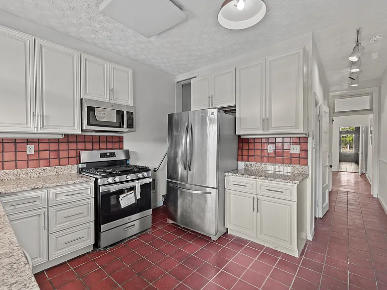 2809 N Calvert St — Photo 8