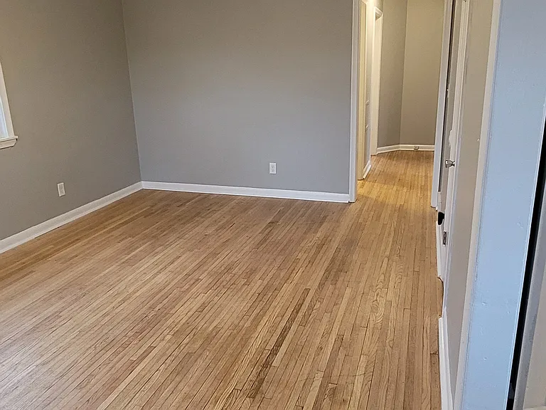 120 Maryland Ave W — Photo 8