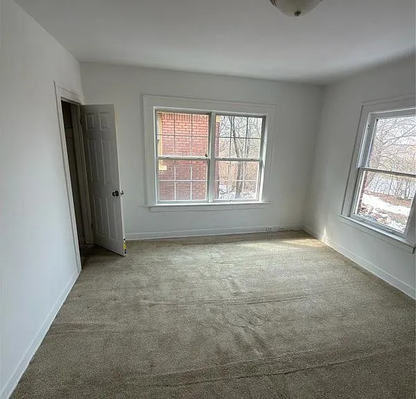2490 Calvert St — Photo 6