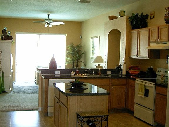 Large Kitchen, Recess Lighting, Kitchen Island