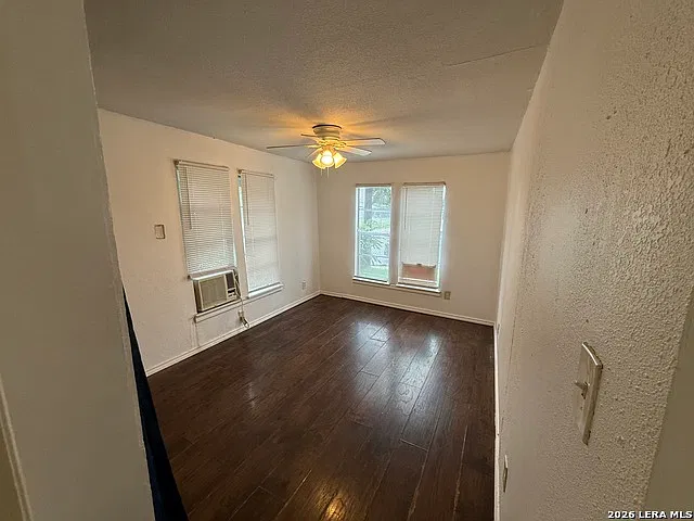 2 bed, 1.0 bath, 731 sqft, $1,250 — Photo 3