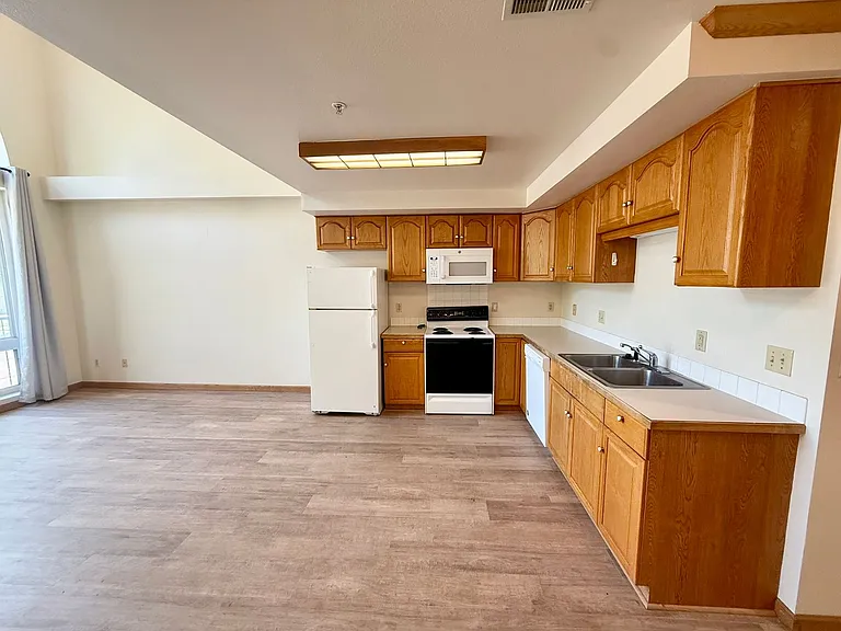 816 S College Ave — Photo 22