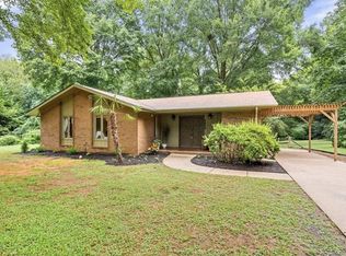 5829 Donegal Dr, Charlotte, NC 28212