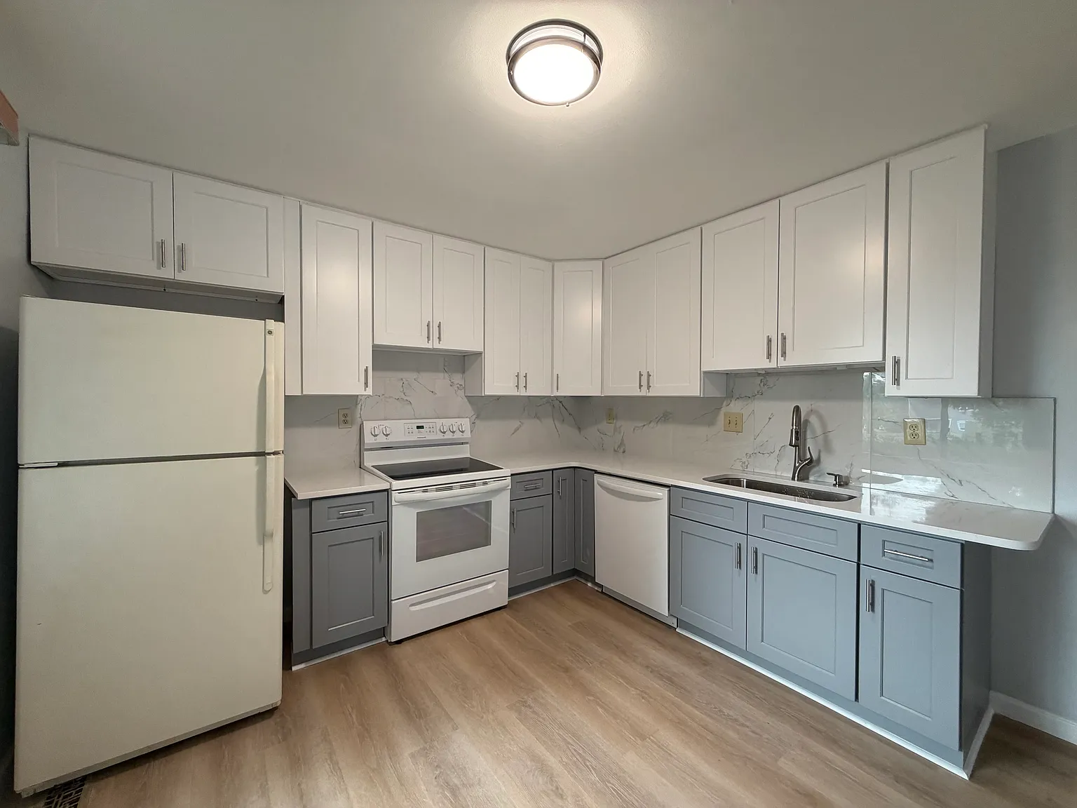 3 bed, 1.5 bath, 1540 sqft, $2,600 — Photo 2