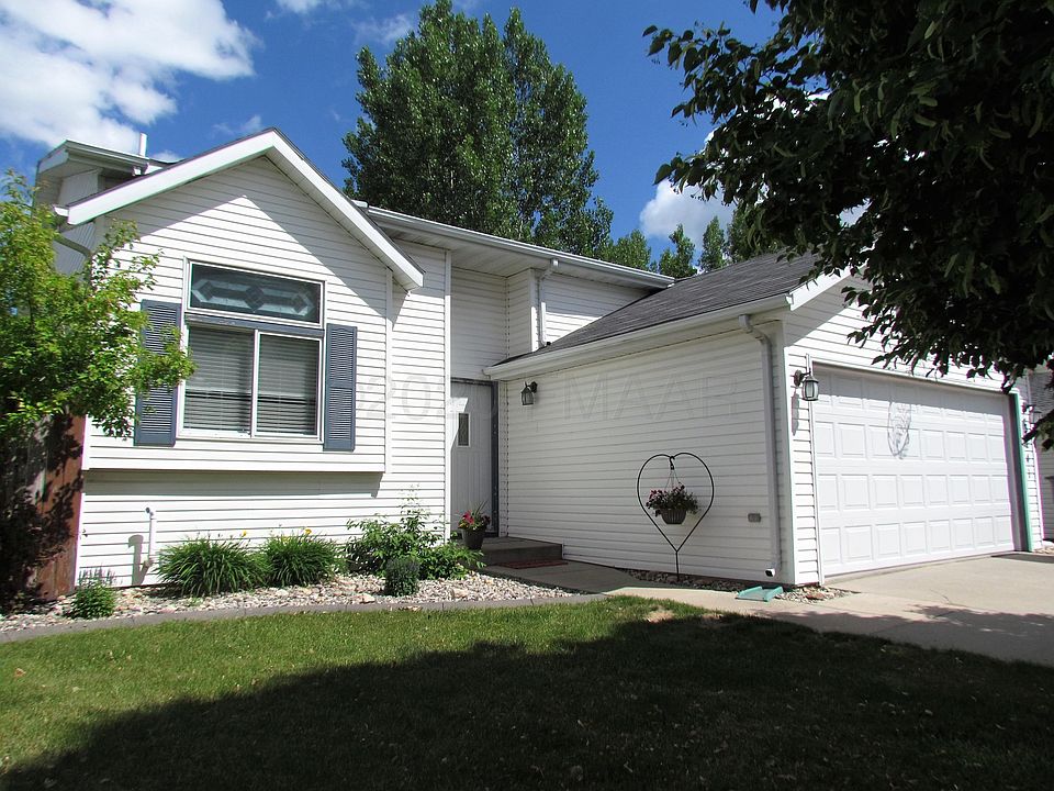 1st image of 3741 Village Green Cir