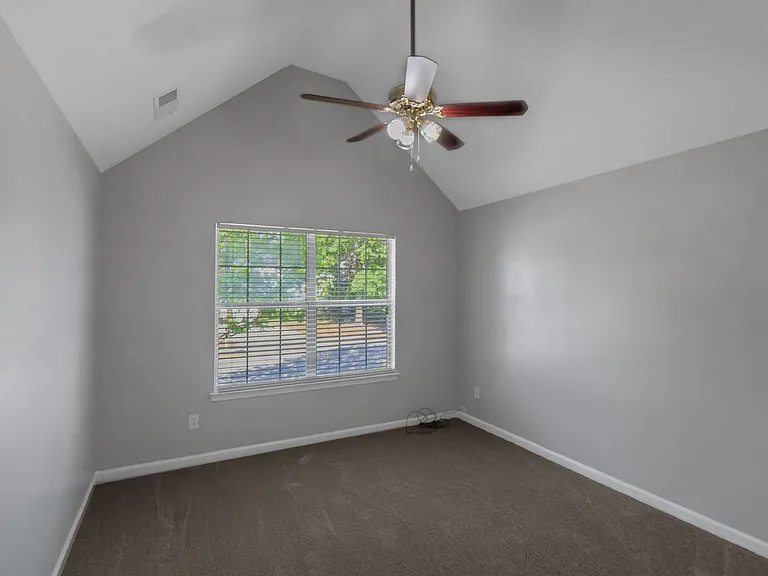240 Dairyland Dr — Photo 24