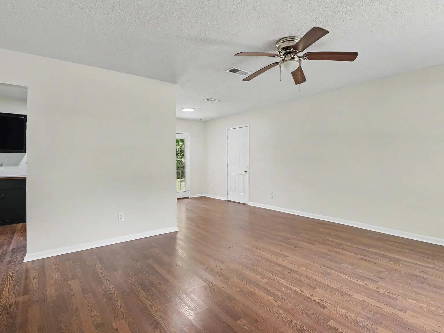 4136 Mimosa Dr — Photo 4
