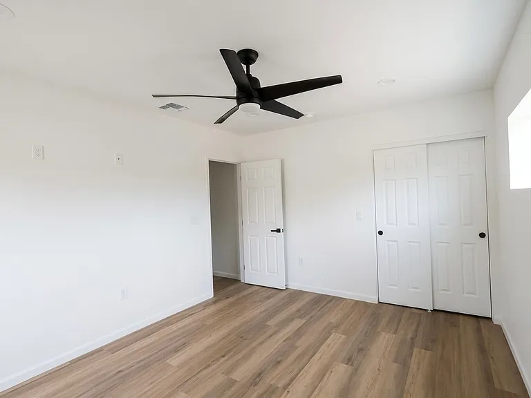 1728 E Linden St — Photo 6