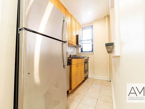 5th image of 2147 E 17th St #36