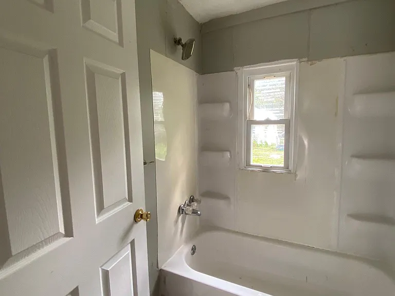 35831 Beverly Rd — Photo 10