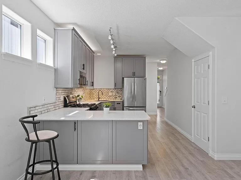 8526 N Haven Ave — Photo 12