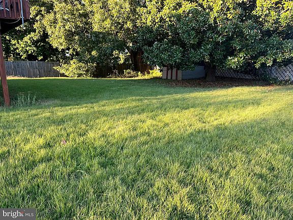 5th image of 702 Avis Dr
