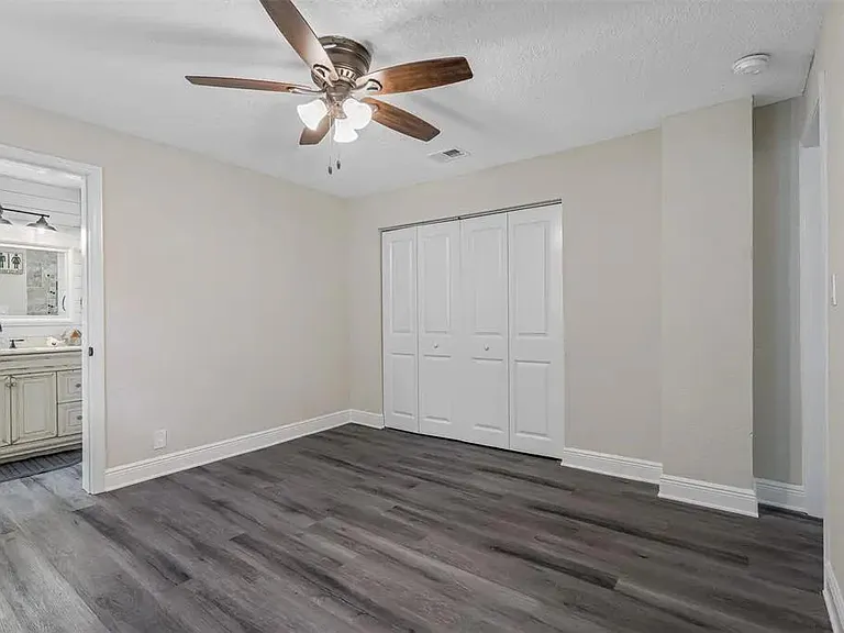 1320 E Giddens Ave — Photo 16