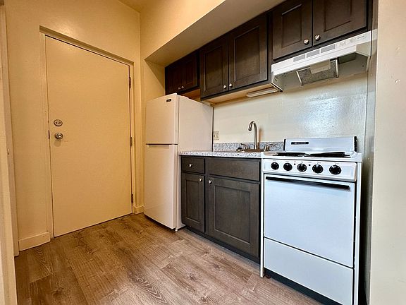 2nd image of 300 Meyran Ave #3D