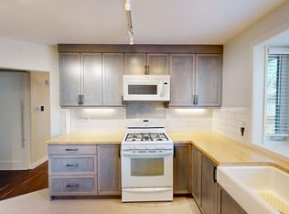 4111 Charleswood Dr NW, Calgary, AB T2L 2E1