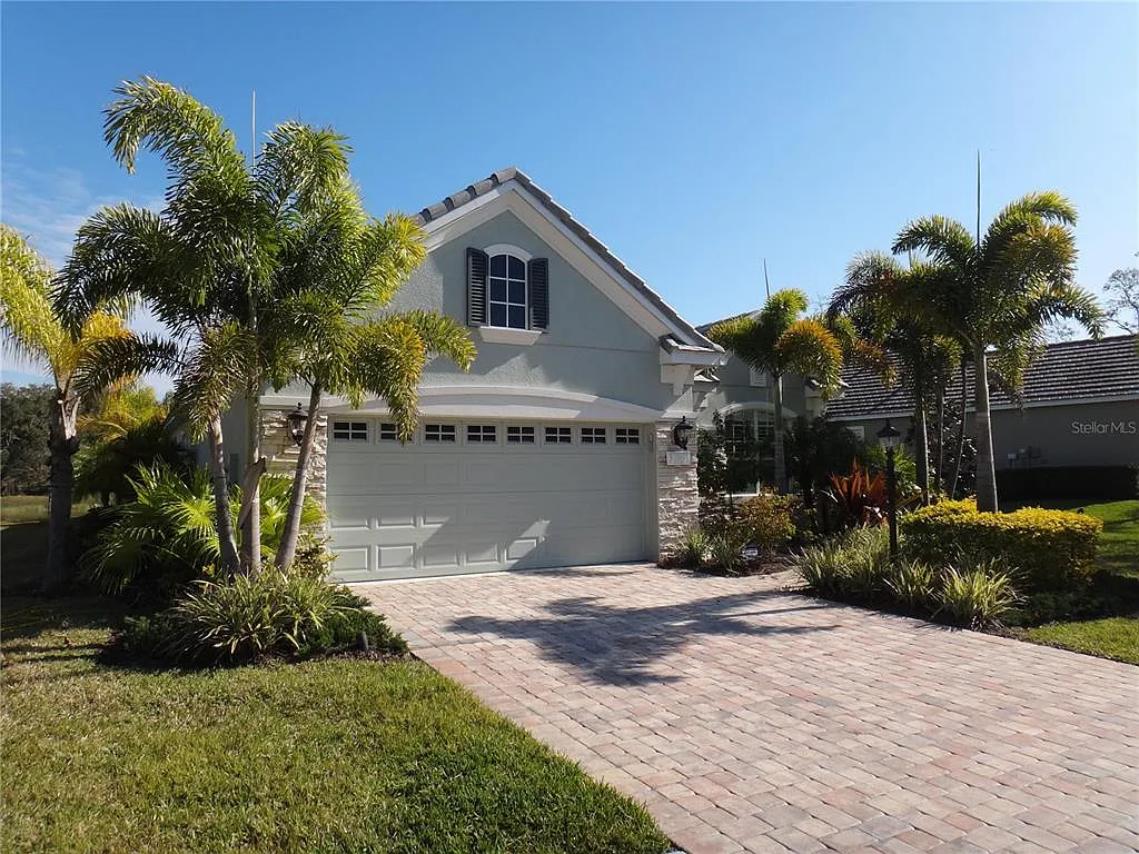 3 bed, 2.0 bath, 2116 sqft, $3,975 — Photo 4