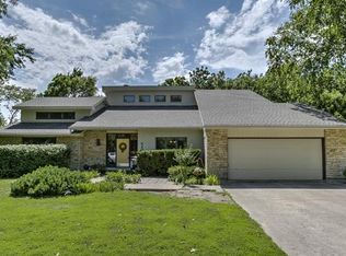 520 Camelot Dr, Liberty, MO 64068