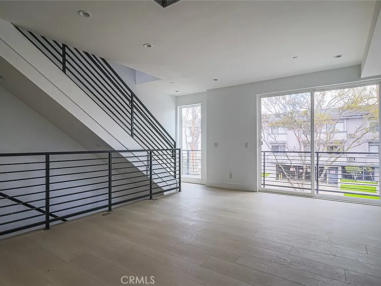 11810 Gilmore St — Photo 12
