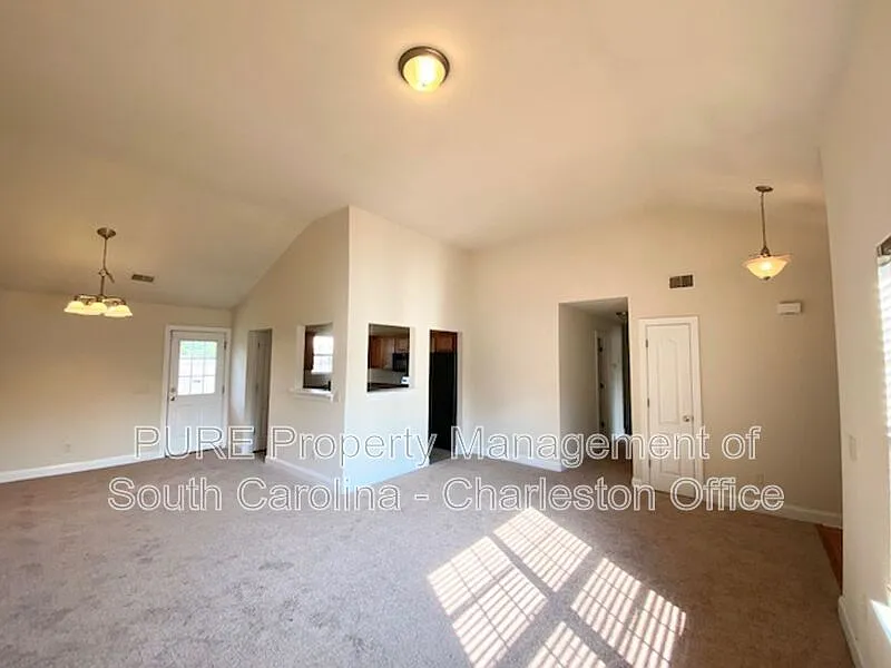 3 bed, 2.0 bath, 1287 sqft, $2,249 — Photo 3