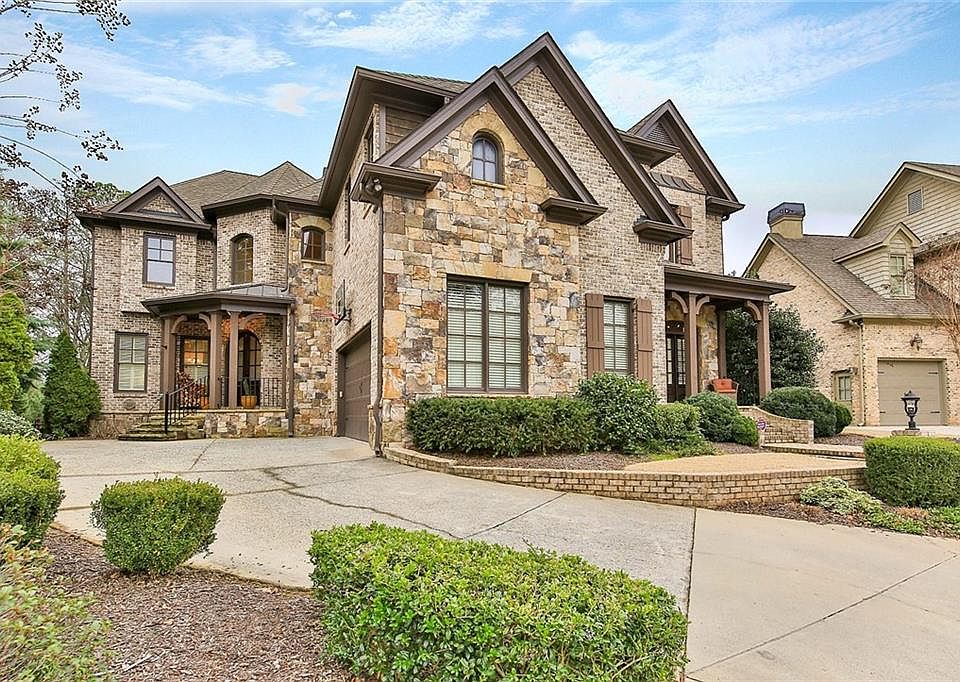 1st image of 555 Glenmanor Ct