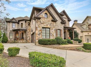 555 Glenmanor Ct, Sandy Springs, GA 30328