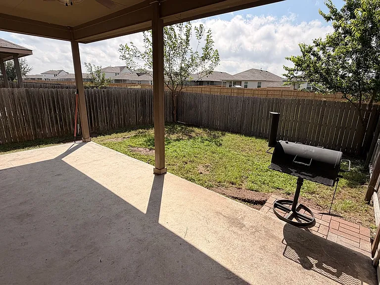 708 Saengerhalle Rd — Photo 23