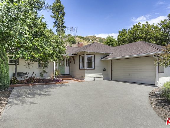 4th image of 2112 Hilton Dr