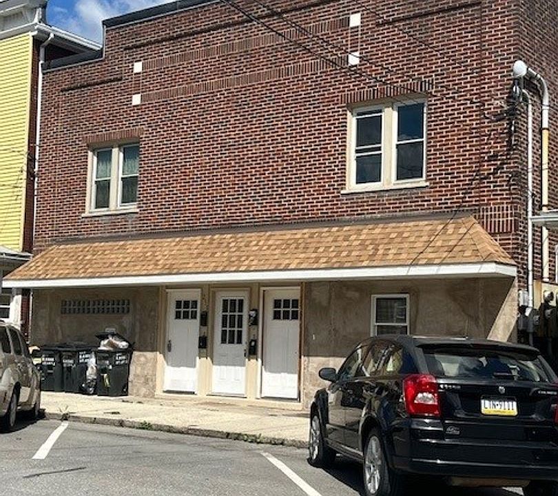 1st image of 233 E Ridge St