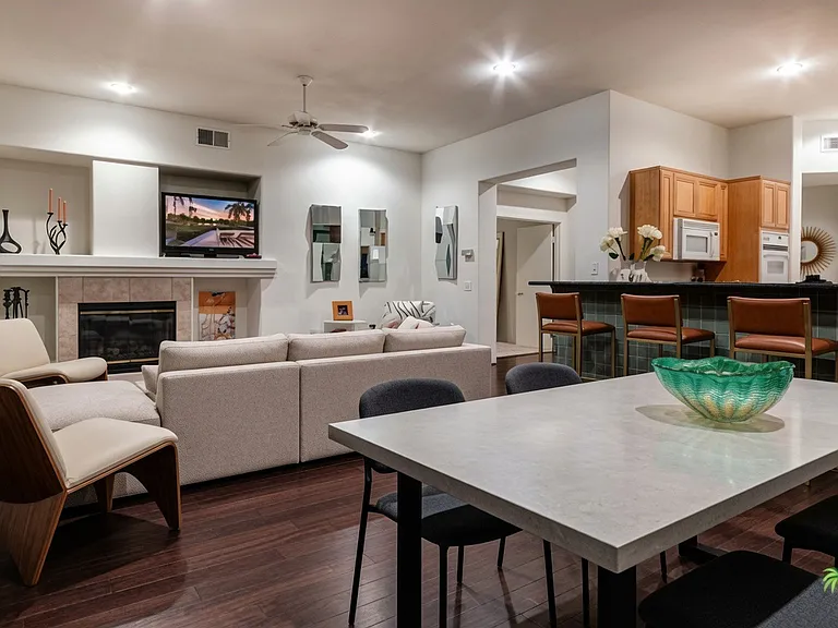 129 E Kavenish Dr — Photo 19