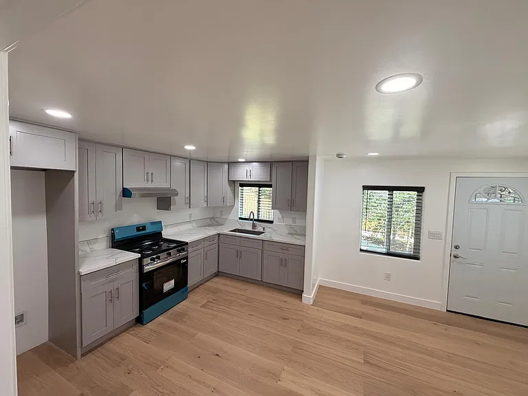 10557 Nopalito St — Photo 6