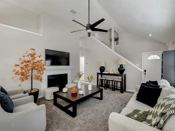 905 Ramblewood Dr, Lewisville, TX 75067