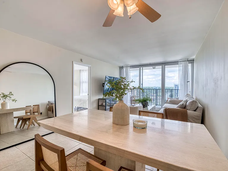 525 N Ocean Blvd #1215 — Photo 3