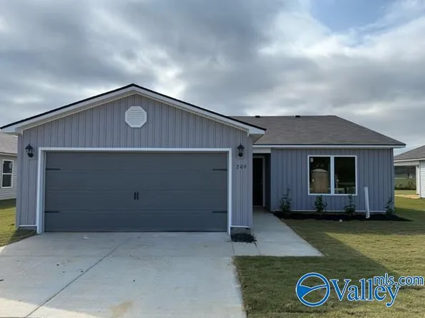 209 Clear Creek Dr, Decatur, AL 35603
