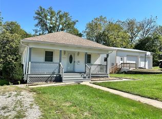 1407 S Main St, Hillsboro, IL 62049