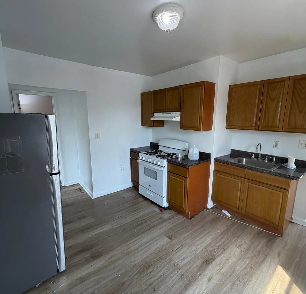 3 bed, 1200 sqft, $2,100 — Photo 1